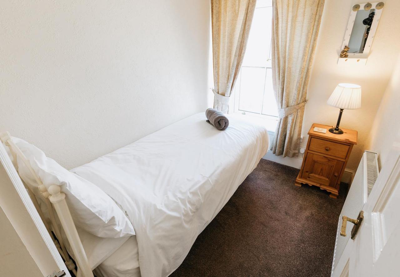 Willow Cottage - Cost 3 Bed Cottage In Penrhyn Bay With Sea Views With Access To Snowdonia Рос-он-Си Экстерьер фото