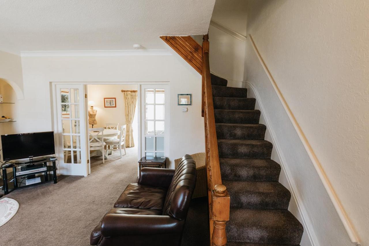 Willow Cottage - Cost 3 Bed Cottage In Penrhyn Bay With Sea Views With Access To Snowdonia Рос-он-Си Экстерьер фото